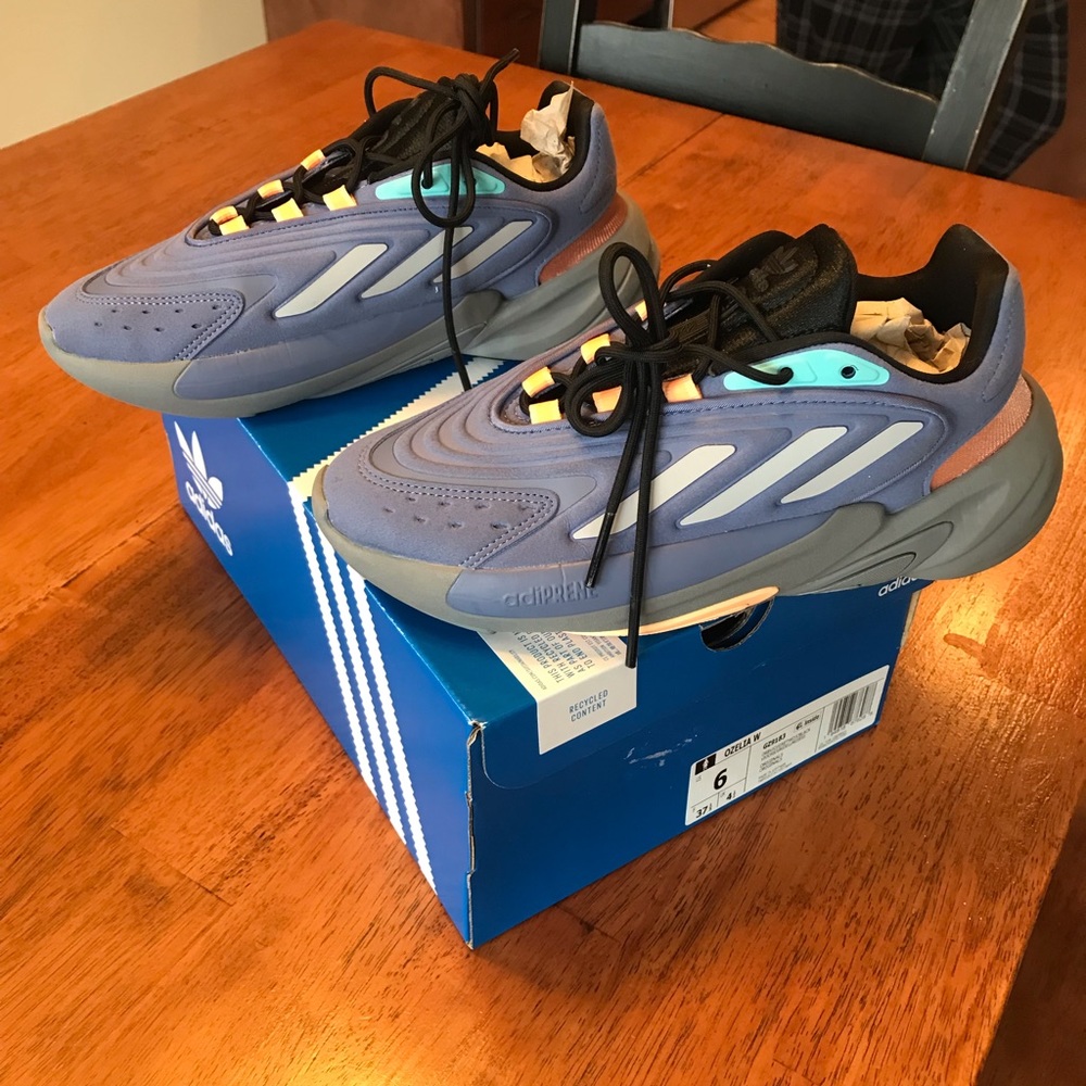 Women’s Adidas Ozelia sneakers - LIKE BRAND NEW; size 6